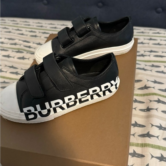 Authentix Burberry kids shoes - Picture 2 of 4